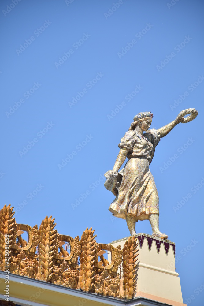 Fototapeta premium Russian Golden Fountain of friendship in VDNKH , Moscow Russia Soviet made of gold 
