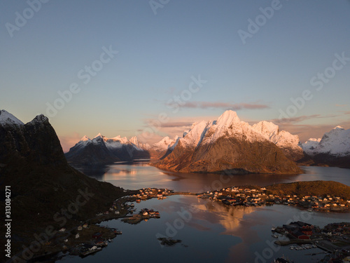 Sunrise over the breathtaking Lofoten Islands fjords  © Roi