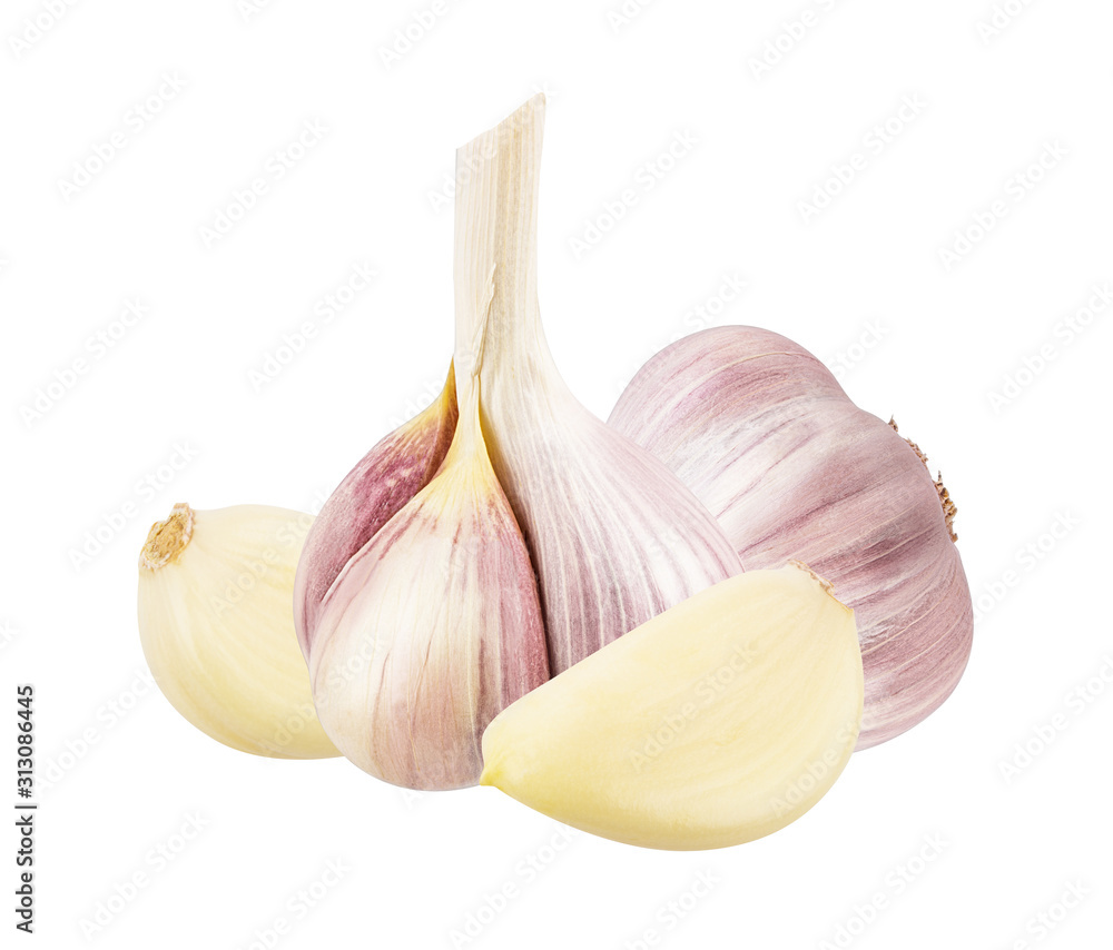 Obraz premium Garlic isolated on white background with clipping path