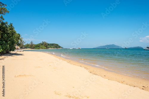 The island of Ko Phayam and the dreamlike beach named Ao Mae Mai on the east-side of the beautiful island in the Andaman sea © ksl