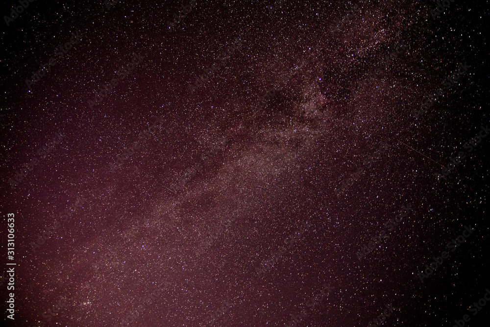 Astrofotografia drogi mlecznej i gwiazd na nocnym niebie