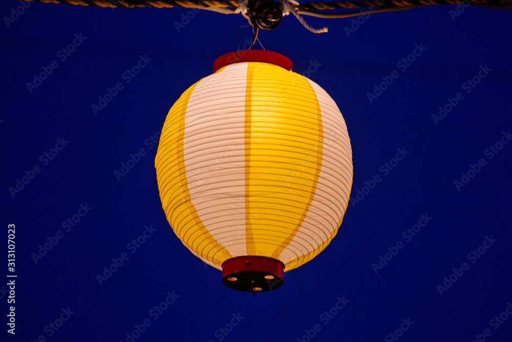 Obraz premium 黄色い提灯