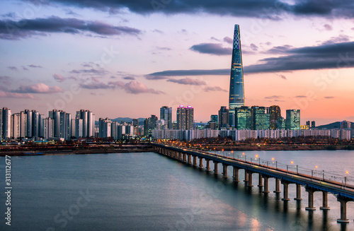 Fotografie skyline sunset at han river in seoul city south korea