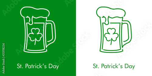 Día de San Patricio. Icono plano lineal jarra de cerveza de cristal con espuma con trébol en fondo verde y fondo blanco