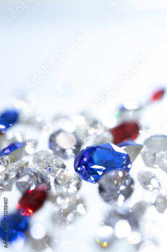 青と赤の宝石