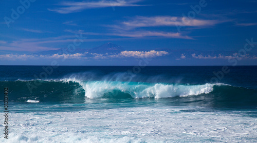 Fototapeta Naklejka Na Ścianę i Meble -  Gran Canaria, breaking waves