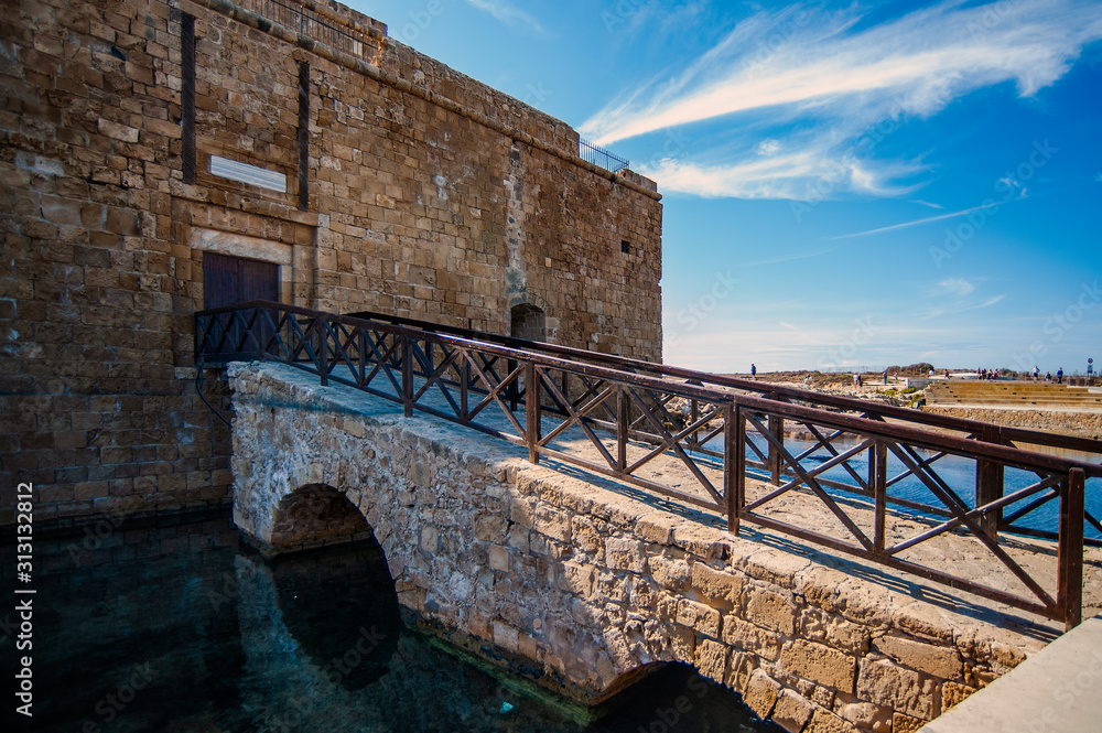 Φωτογραφία The Byzantines built the fortress guarding the Harbor of Paphos in the 7th century, and then the kings of Cyprus expanded it