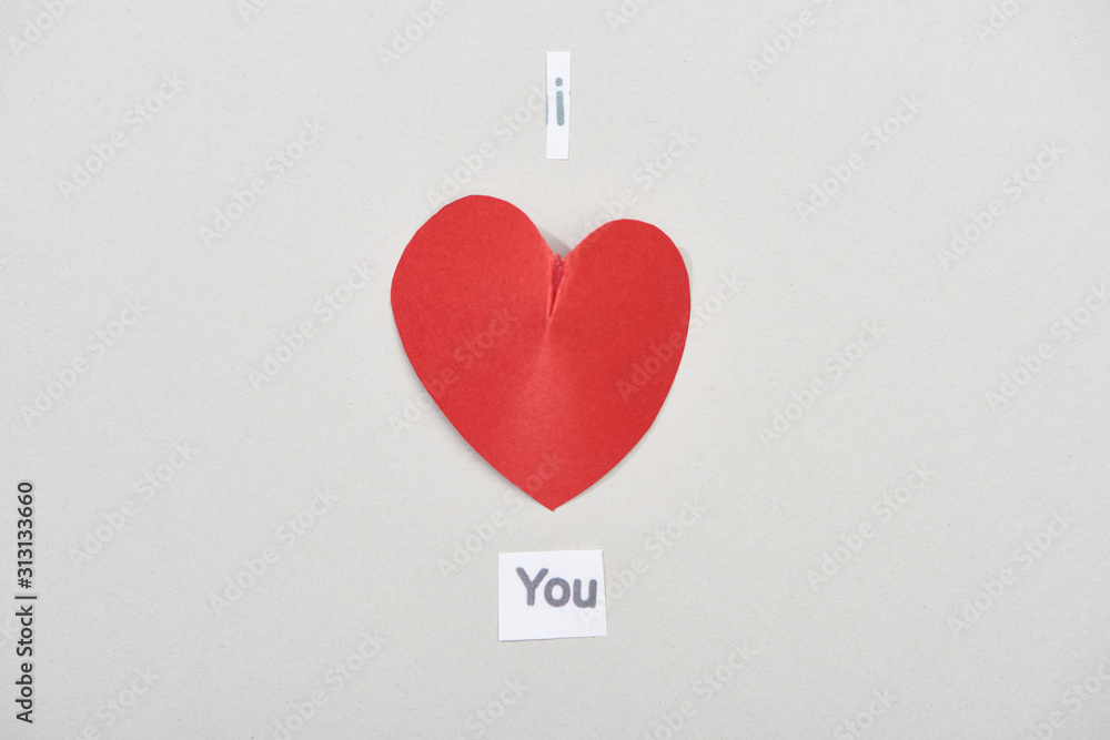 Φωτογραφία Top view of i love you lettering with paper heart on grey background