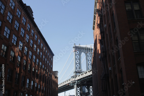 Dumbo Brooklyn - Brooklyn Bridge behind Buildings © Visual Soup
