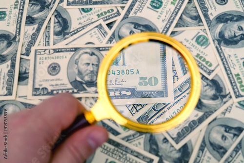 Obraz na płótnie Fifty dollars banknote under magnifier. w salonie