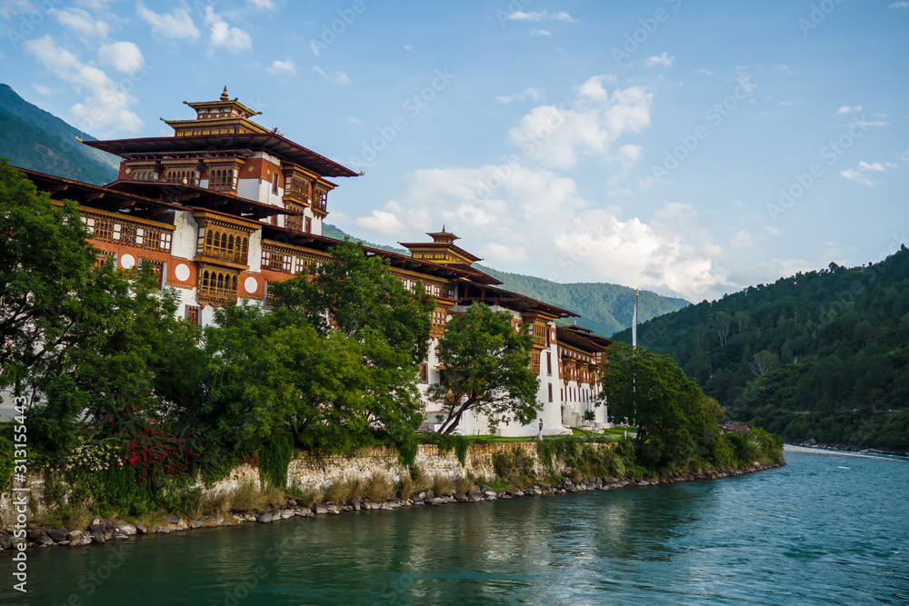 Obraz premium The Dzong Monastery in Bhutan Himalayas mountain