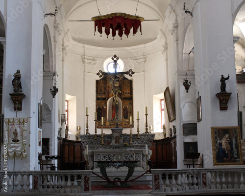 intérieur d'une église à Calvi / Corse  photo