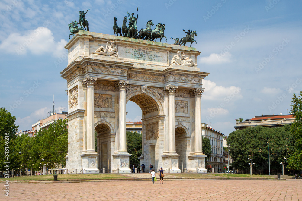 Arch of peace, Milan