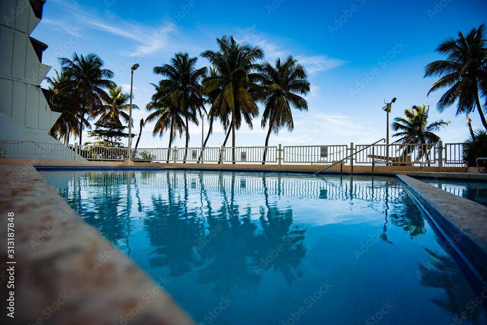 Naklejka premium swimming pool in tropical resort