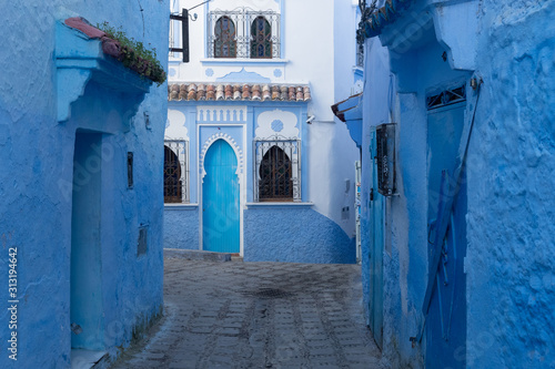 Narrow blue alley in Chefchaouen, Morocco © Alvaro Lovazzano
