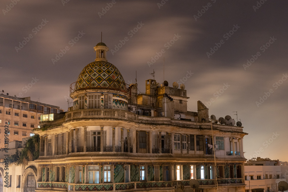 Obraz premium Building with a corner dome in Casablanca