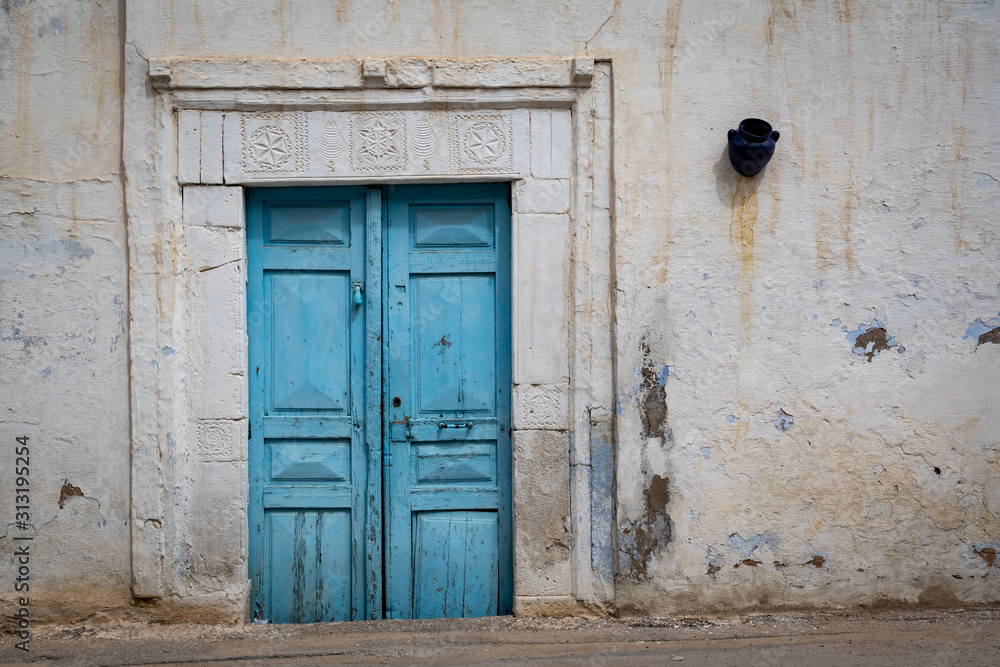 Naklejka premium Beautiful old door in Kairouan, Tunisia
