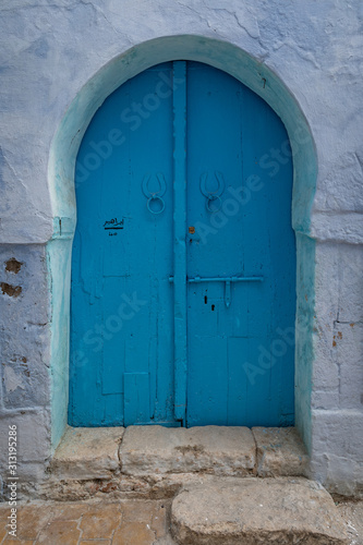 Beautiful old door in Kairouan, Tunisia © Alvaro Lovazzano