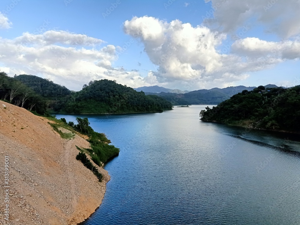 Obraz premium lake in mountains