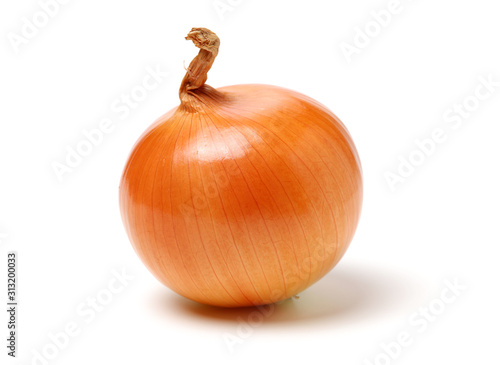 Foto Gold onion vegetable bulbs on white background