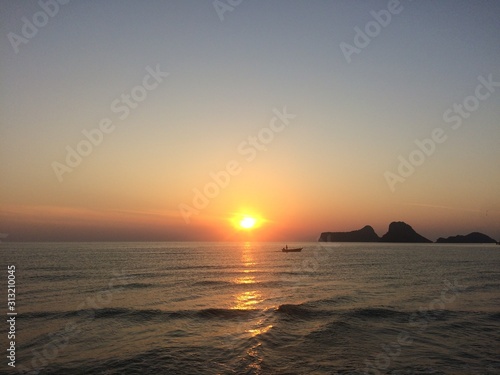 The morning sun  the scenery of the sea Mountains and red and orange skies are extremely relaxing and refreshing.