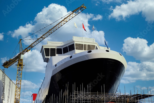 Obraz na plátně Ship Building and Crane in Port Glasgow Ferguson Shipbuilding Scaffold Dock Harb