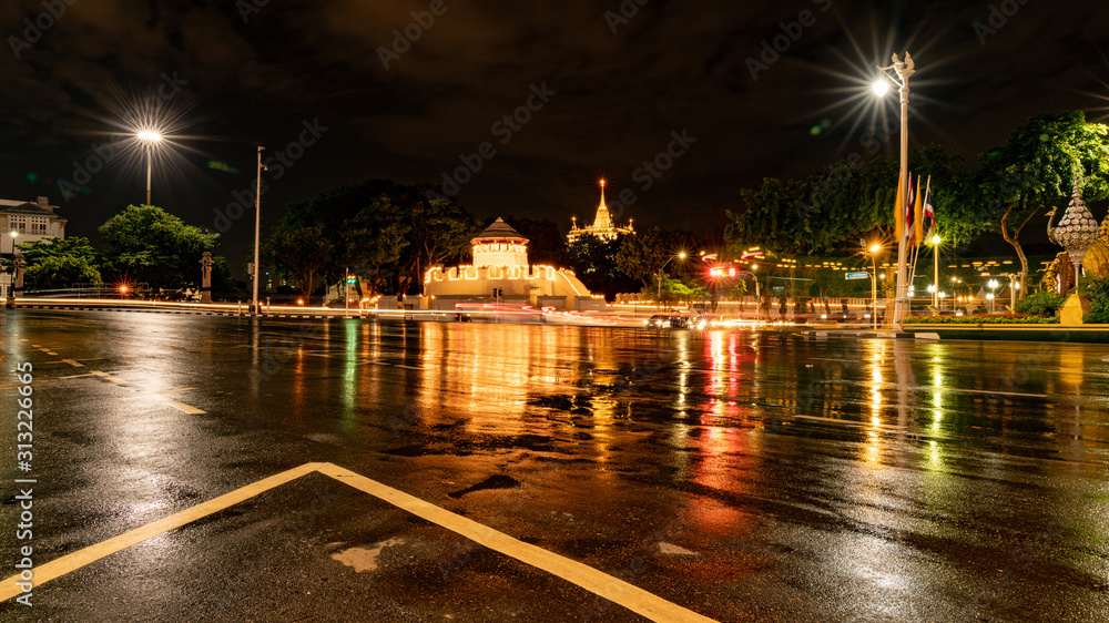 Naklejka premium Bangkok Nighttime Light Streaks