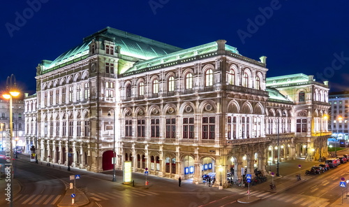 Fototapeta Naklejka Na Ścianę i Meble -  Vienna State Opera at night, Austria
