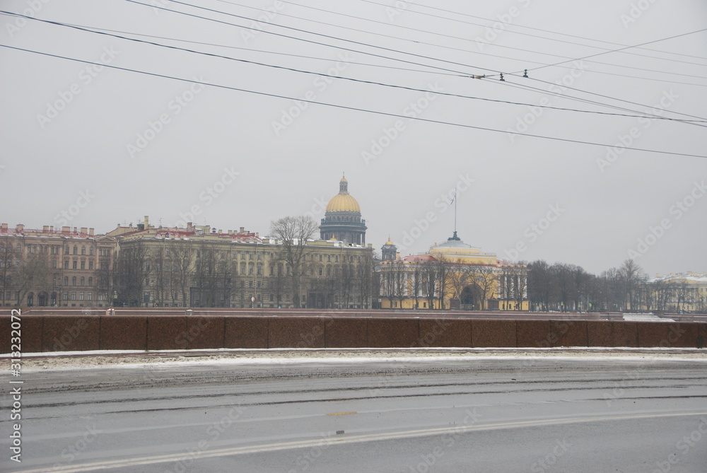 Φωτογραφία architecture of the old town in a gray cloudy day Saint Petersburg, Russia Winte