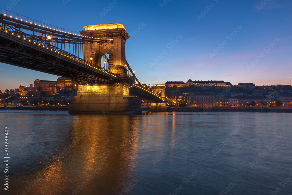 Fototapeta premium Famous Chain bridge over Danune river view at sunset