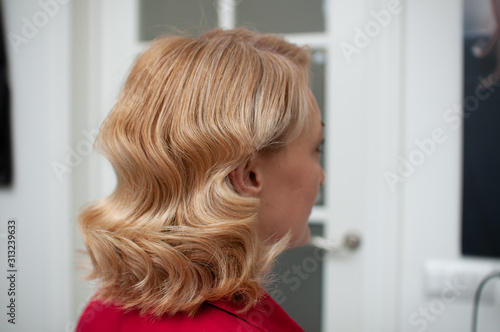 hairstyle hollywood wave on a blonde woman