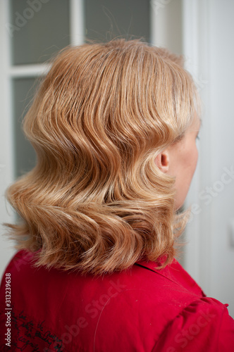 hairstyle hollywood wave on a blonde woman