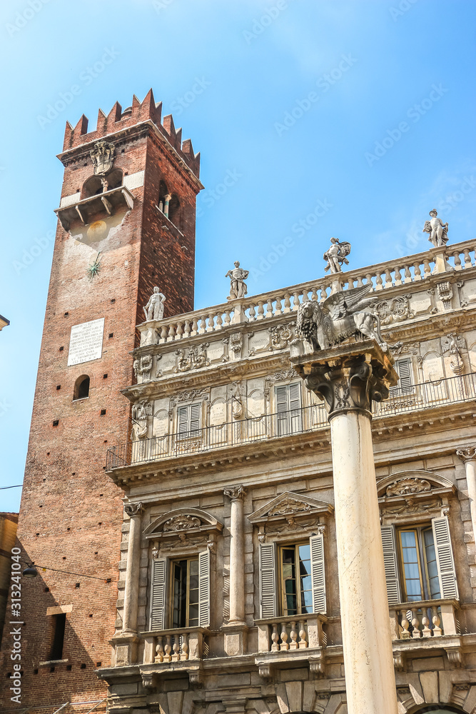 Obraz premium Verona, Italy. View of Maffei Palace (Palazzo Maffei) in sunny day.
