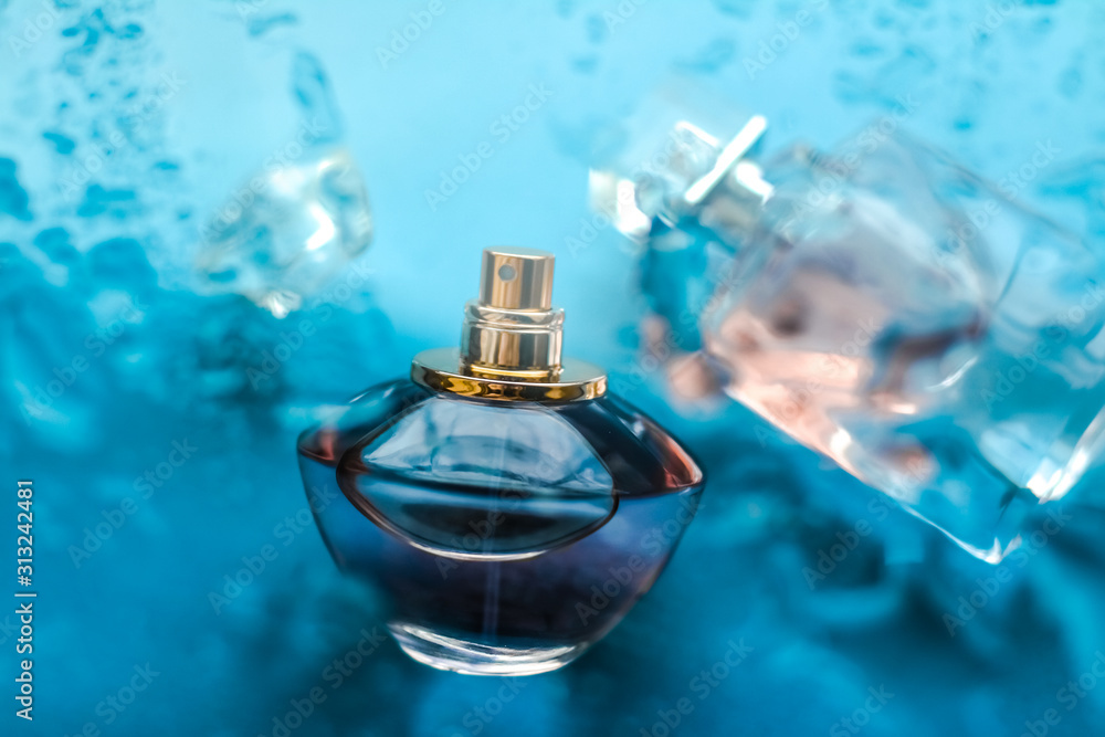 Perfume bottle under blue water, fresh sea coastal scent as glamour fragrance and eau de parfum product as holiday gift, luxury beauty spa brand present - obrazy, fototapety, plakaty 