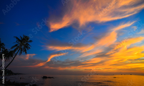 Beautiful sea at sunset © Phuong