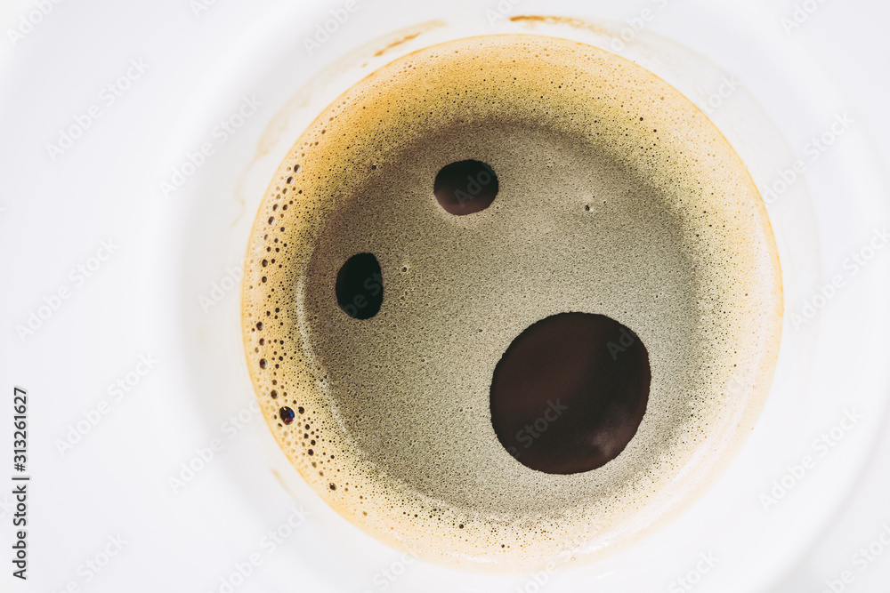 Tasse de café formant un smiley rigolo Tasse de café formant un smiley rigolo
