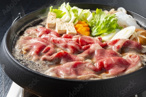 Fotografía 新鮮で美味しい牛肉のすきやき
