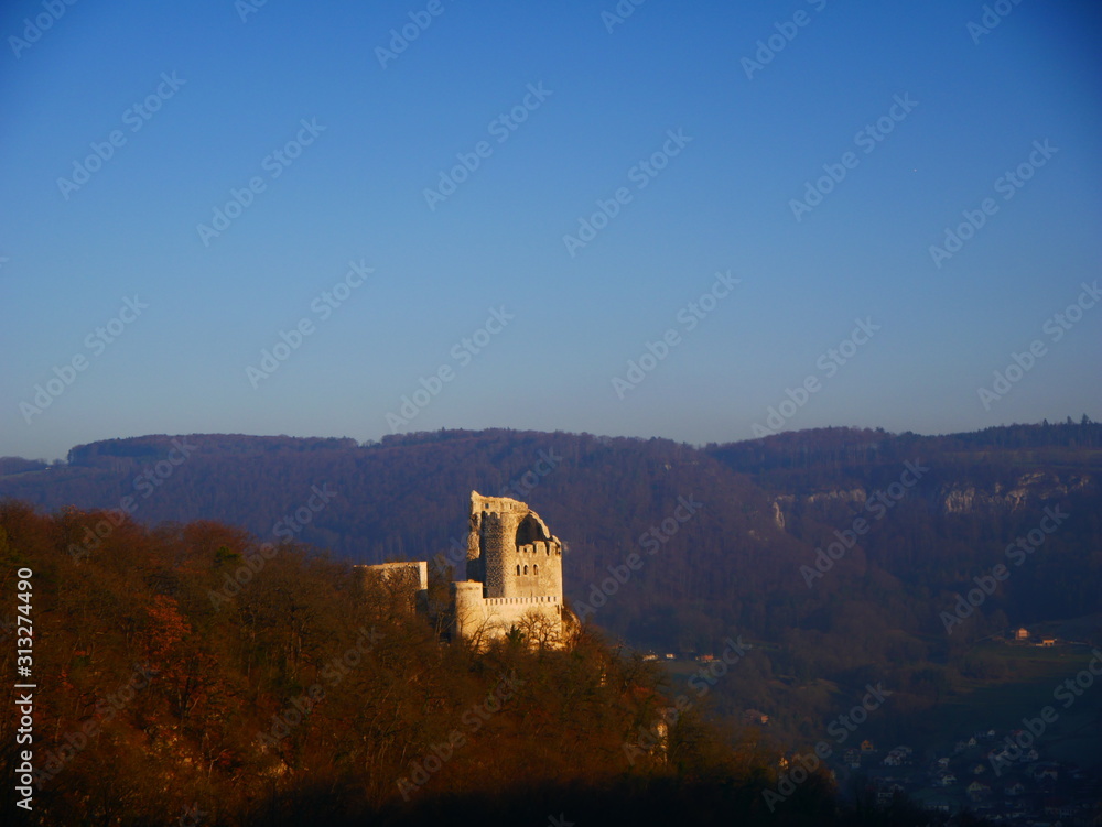 Pfeffingen BL, Schweiz: Panorama der Pfeffinger Burgruine Pfeffingen BL, Schweiz: Panorama der Pfeffinger Burgruine