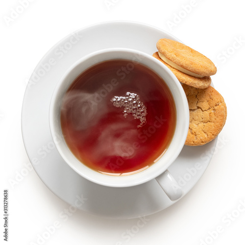 Foto Cup of black tea with biscuits.
