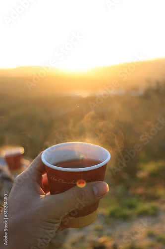 Obraz na płótnie A cup of tea with sunset w salonie