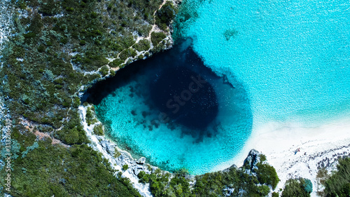 Dean's Blue Hole von oben auf Long Island, Bahamas