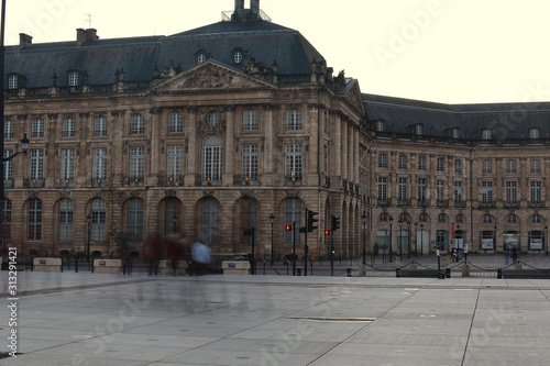 place de la bourse a la nuit tombee - bordeaux