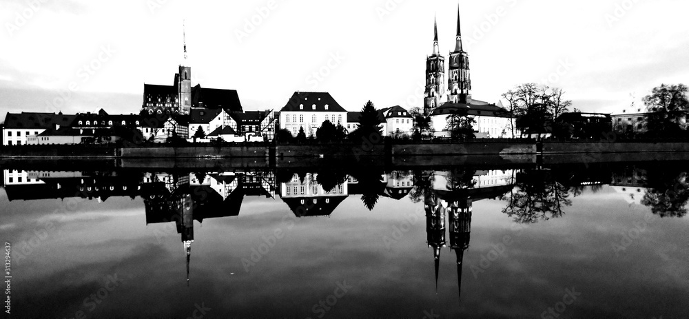 Obraz premium silhouette of a bridge