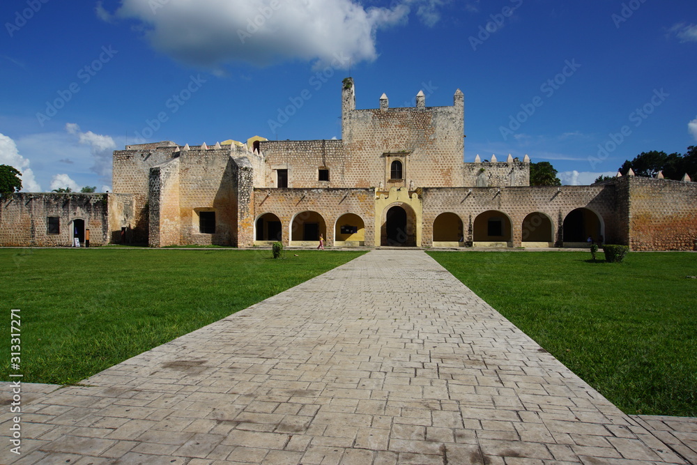 Fototapeta premium Convent of San Bernardino de Siena, Vallavolid, Mexico
