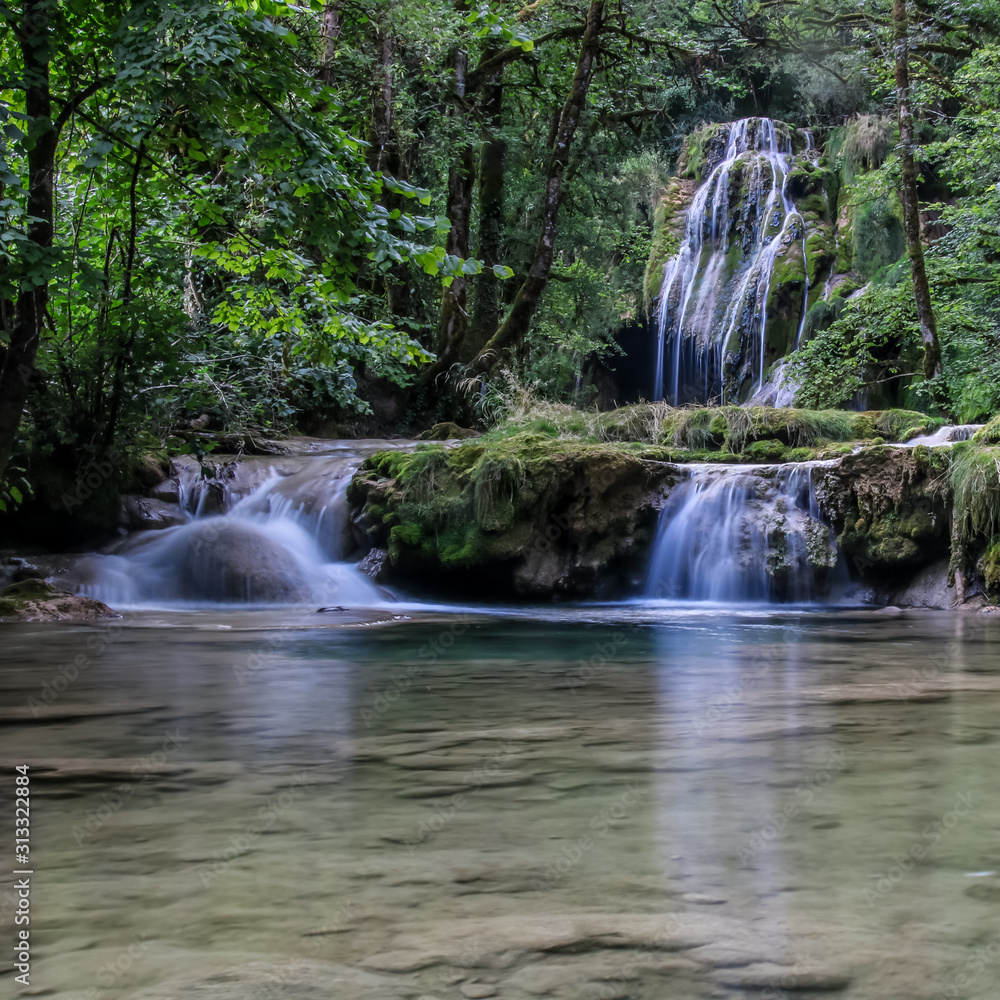 cascade des tufs dans le jura en franche comté