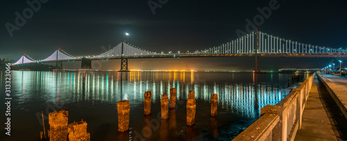 Valokuva Wide Angle Panorama of the Oakland Bridge at Night from Downtown San Francisco