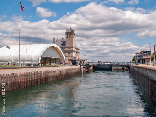 Obraz na plátně Soo Locks in the upper peninsula of Michigan as seen from a boat