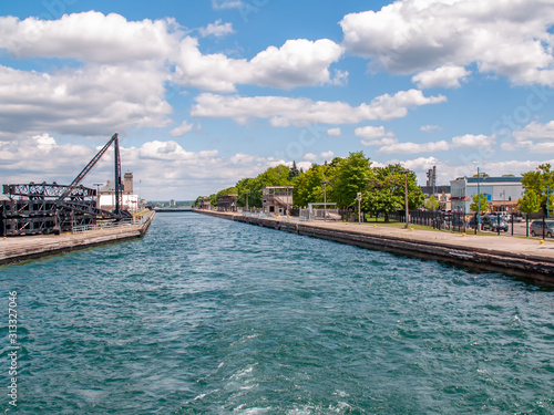 Fotografie Soo Locks in the upper peninsula of Michigan as seen from a boat