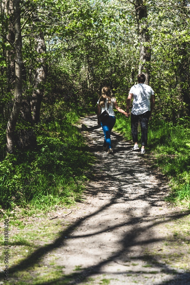Obraz premium Couple walking in forest.