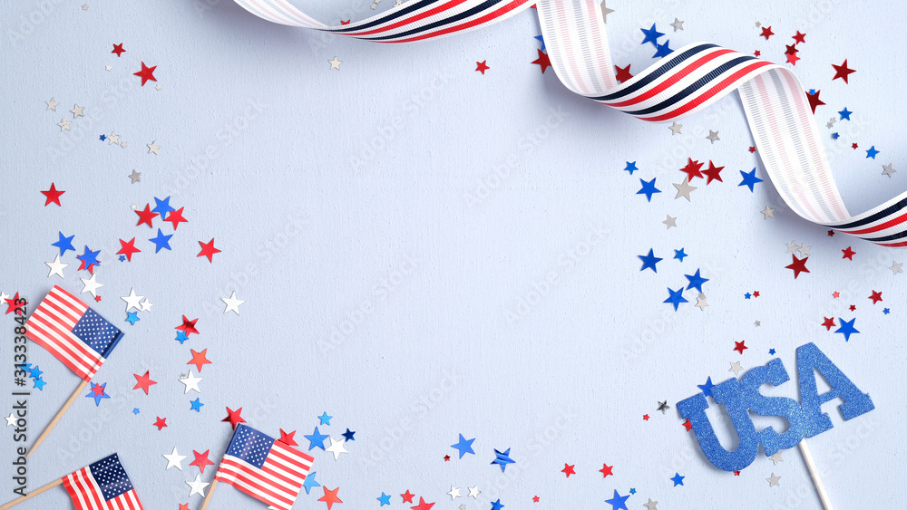 Obraz premium Independence day USA banner mockup with American flags, confetti and ribbon. USA Presidents Day, American Labor day, Memorial Day, US election concept.